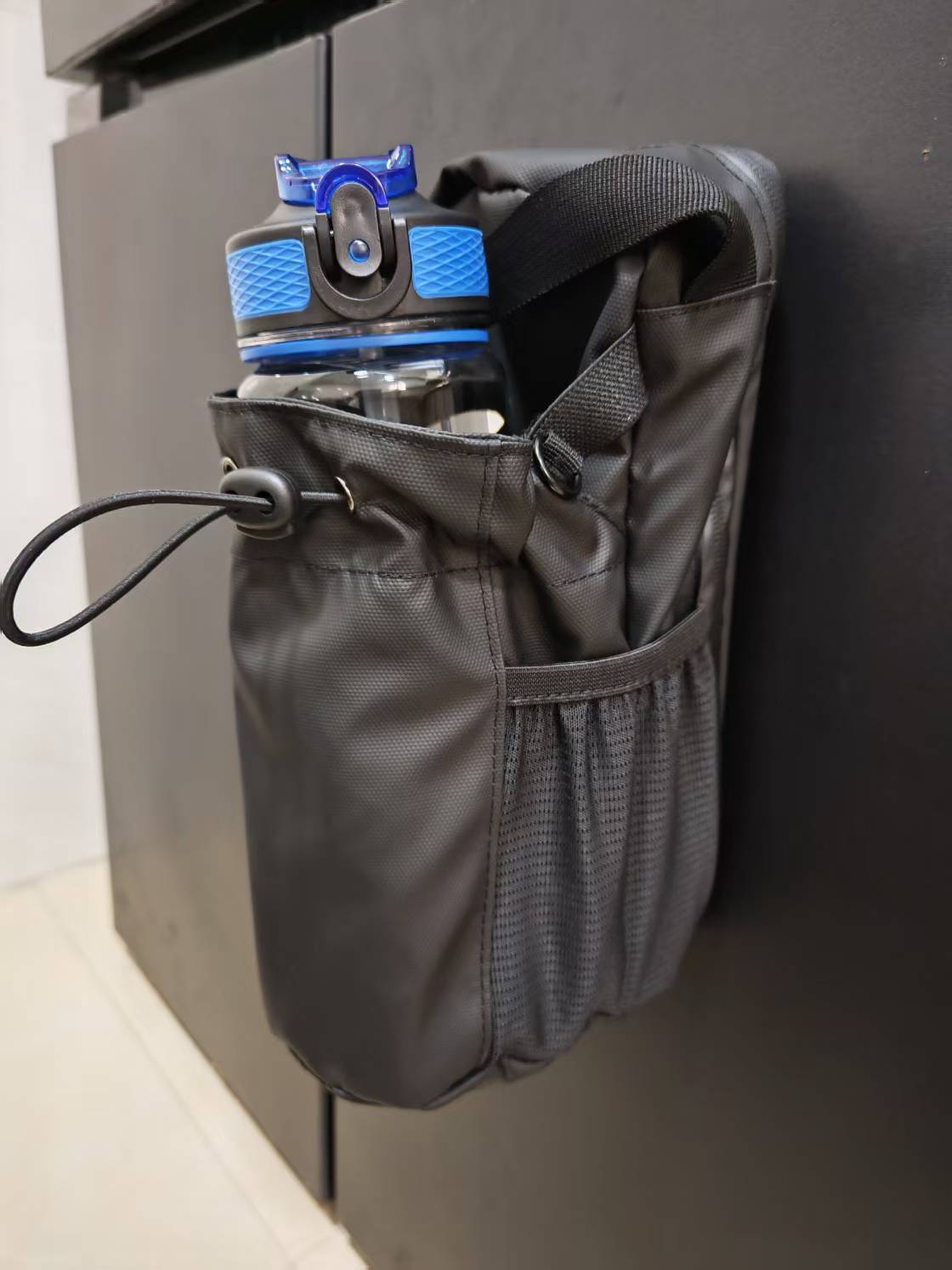 Magnetic Gym Water Bottle Bag with Shoulder Strap Lotus Rain